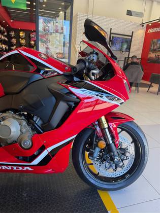 HONDA CBR 1000RR FIREBLADE HONDA CBR 1000RR FIREBLADE